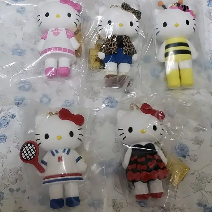 [BUNJANG] Hello Kitty 50th Anniversary Limited Edition Mascot Secret Keyring / 헬로키티 50주년 한정판 마스코트 시크릿 키링 골드참