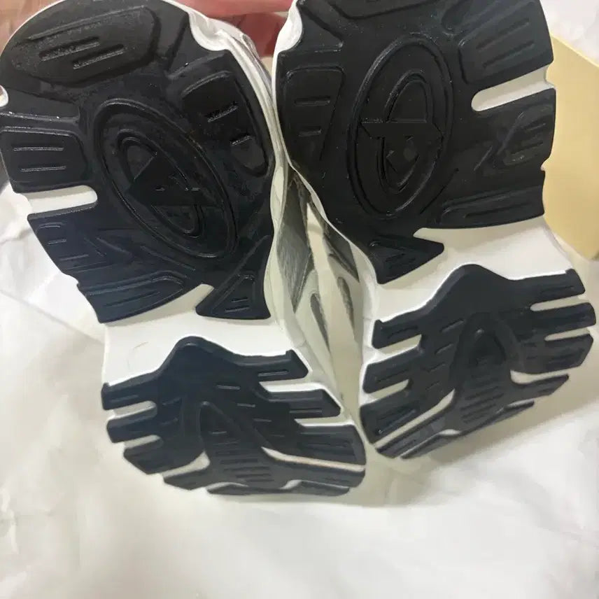 [BUNJANG] Axel Arigato Marathon Runner Sneakers EU37 / 악셀 아리카토 마라톤 러너 스니커즈 93036  / EU37 (240)