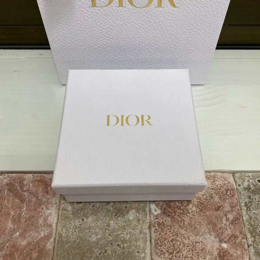 [BUNJANG] Dior Box Set with Ribbon and Shopping Bag / 디올 지갑박스(14x14x5.5) + 리본 + 쇼핑백