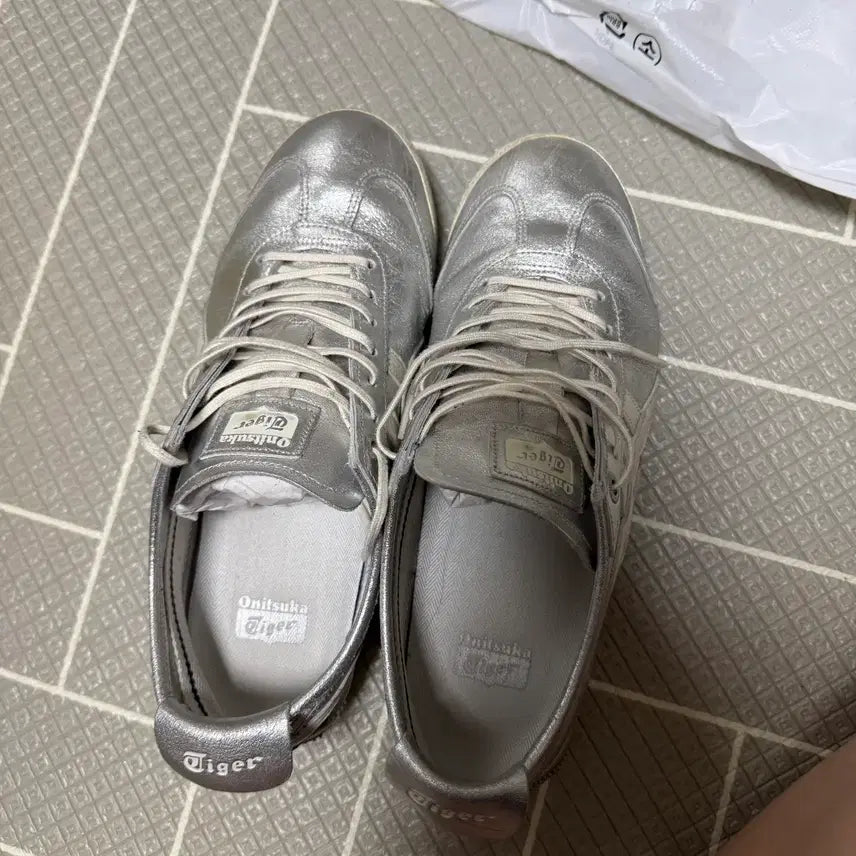 [BUNJANG] Onitsuka Tiger Mexico 66 SD Silver Sneakers / 오니츠카타이거 멕시코66sd 실버235