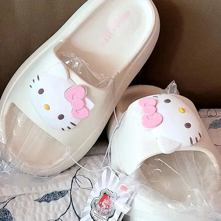 [BUNJANG] Sanrio Hello Kitty Ivory Slippers / 헬로키티 캐릭터 실내화 슬리퍼 아이보리