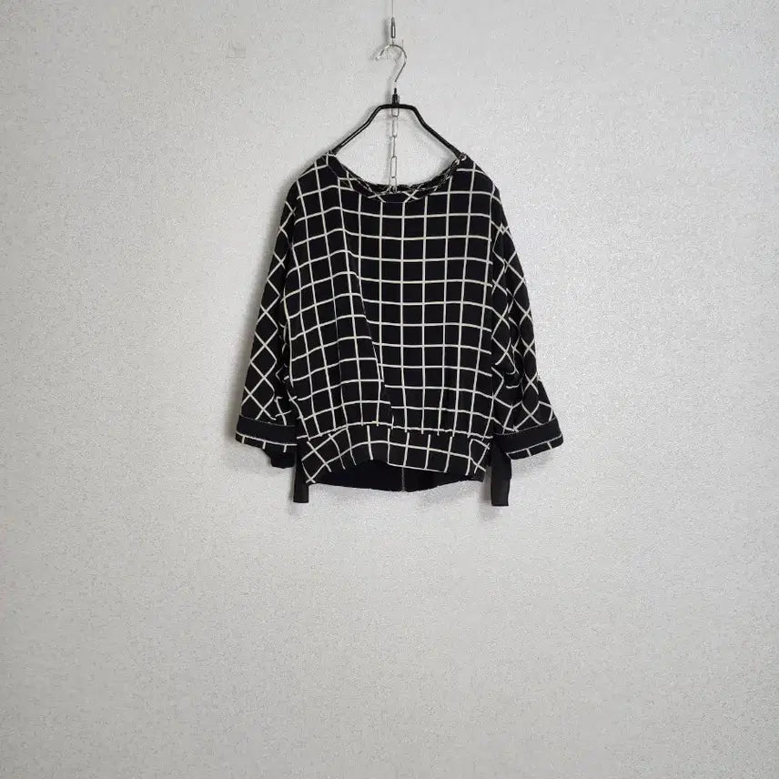 [BUNJANG] The Izzat Ribbon Color-Blocked Check Pattern Blouse / 더아이잗 리본배색 블라우스 66