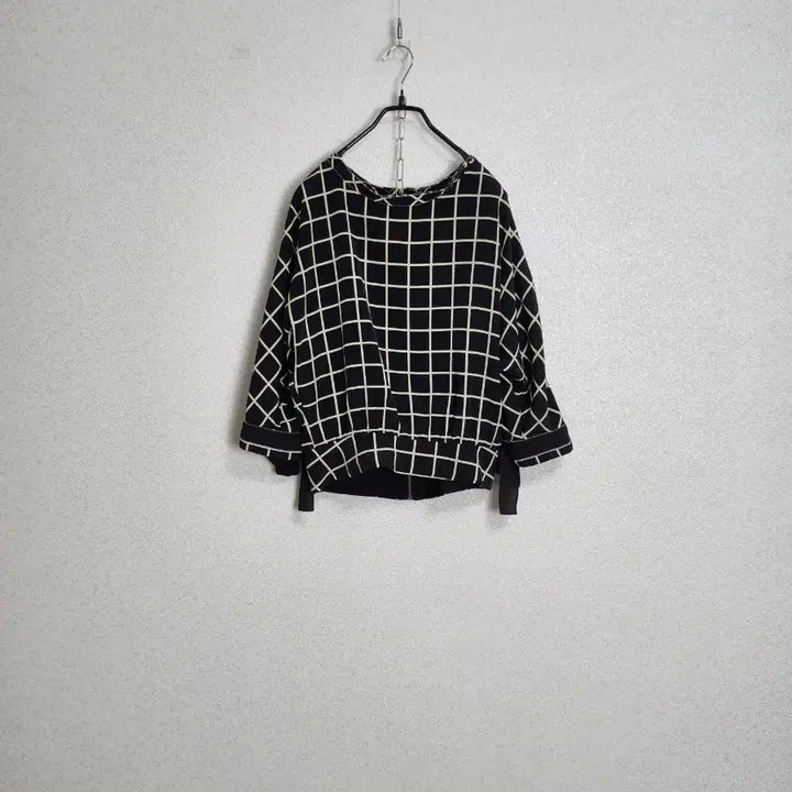 [BUNJANG] The Izzat Ribbon Color-Blocked Check Pattern Blouse / 더아이잗 리본배색 블라우스 66