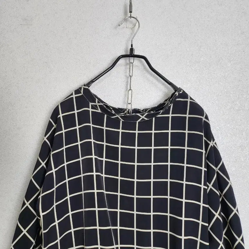 [BUNJANG] The Izzat Ribbon Color-Blocked Check Pattern Blouse / 더아이잗 리본배색 블라우스 66