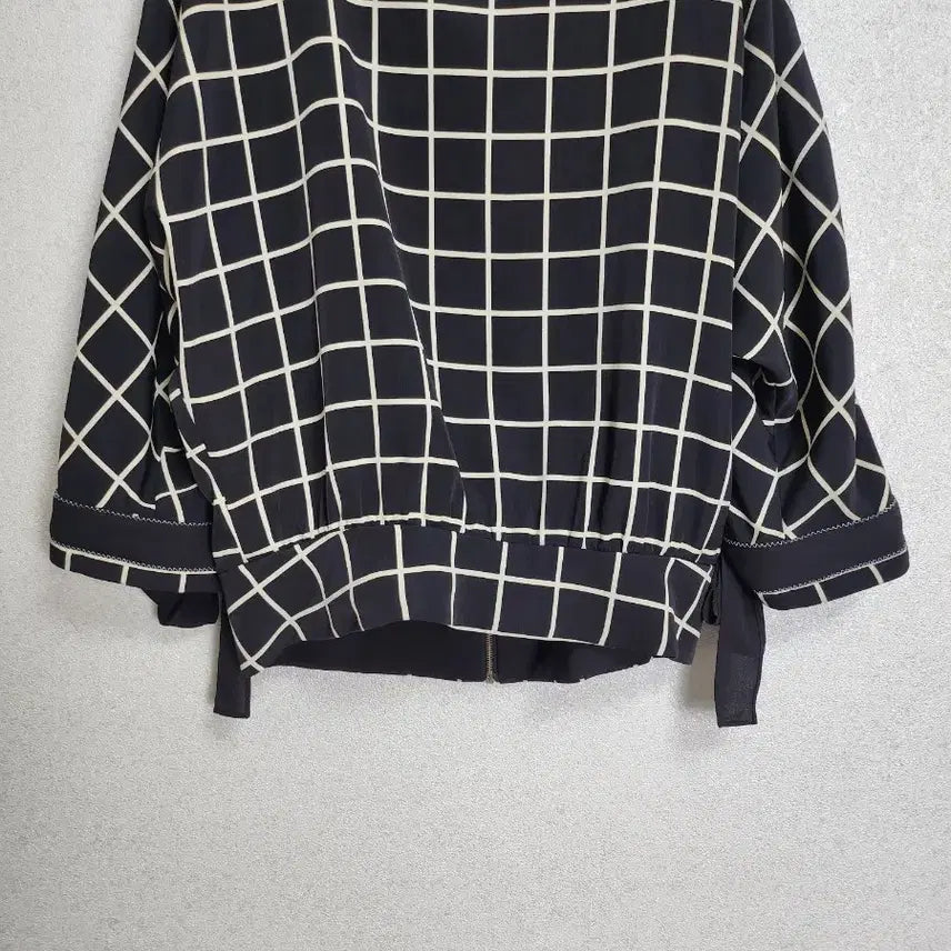 [BUNJANG] The Izzat Ribbon Color-Blocked Check Pattern Blouse / 더아이잗 리본배색 블라우스 66
