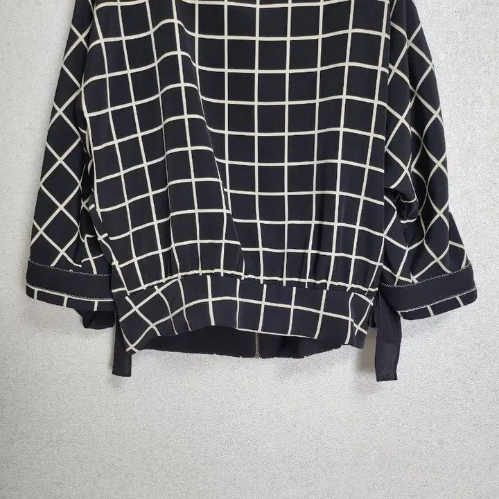 [BUNJANG] The Izzat Ribbon Color-Blocked Check Pattern Blouse / 더아이잗 리본배색 블라우스 66
