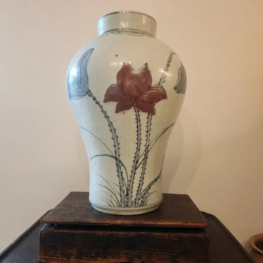 [SOLD OUT] 고아한 기품의 청화동화연화문백자 매병
