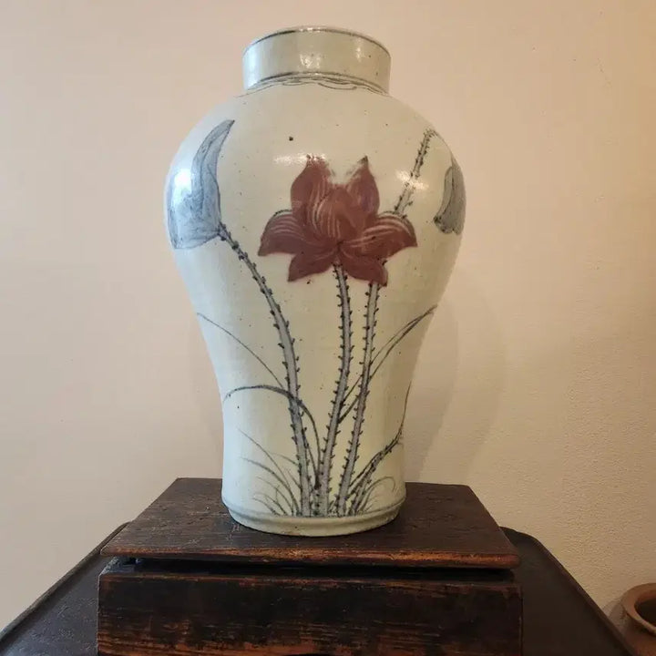 [SOLD OUT] 고아한 기품의 청화동화연화문백자 매병