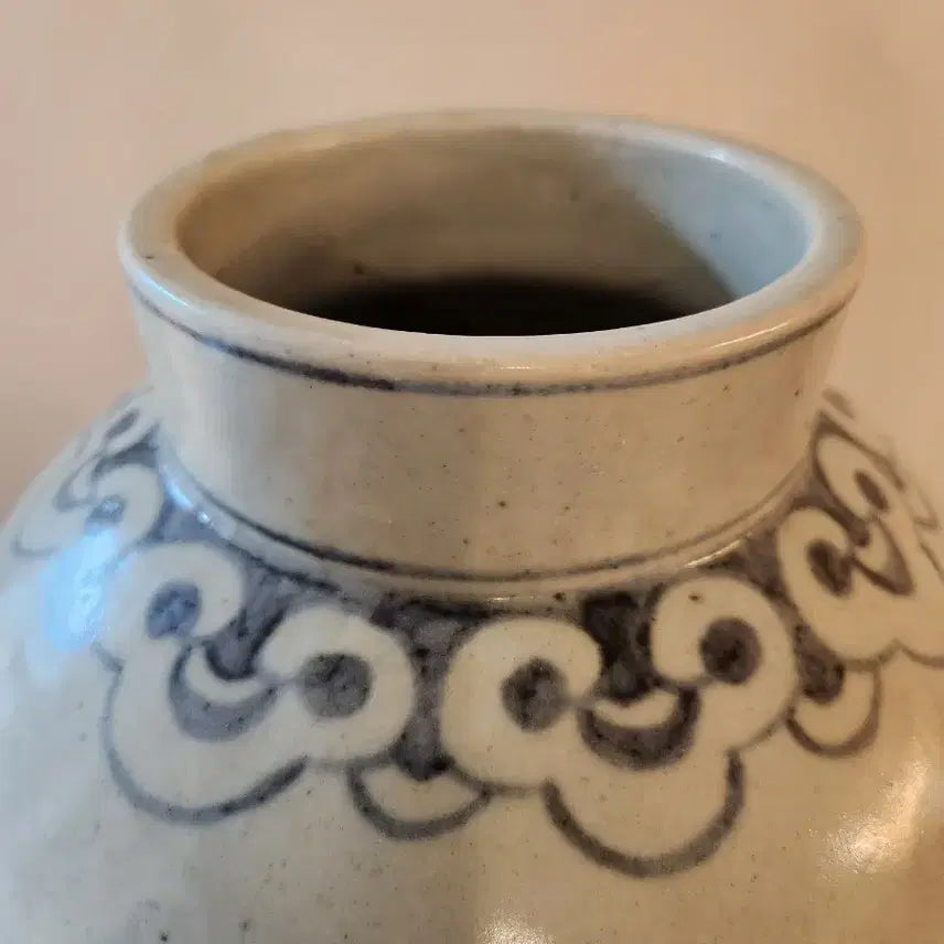[SOLD OUT] 고아한 기품의 청화동화연화문백자 매병