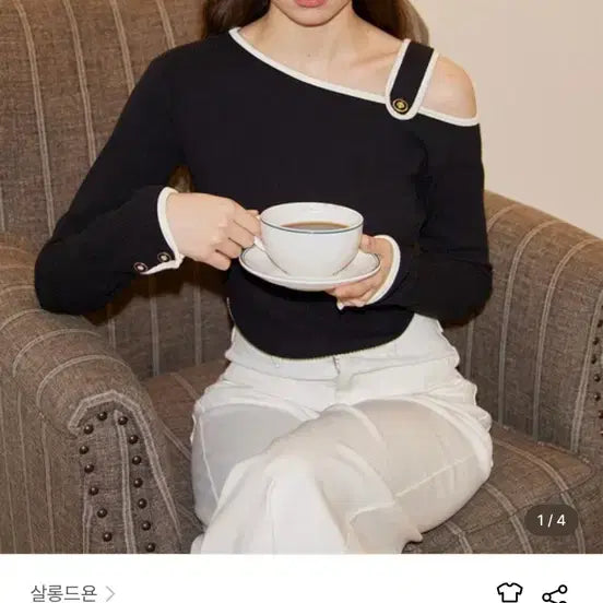 [BUNJANG] Salondeyon Off-Shoulder Black T-Shirt / 살롱드욘 오프숄더 블랙 티셔츠