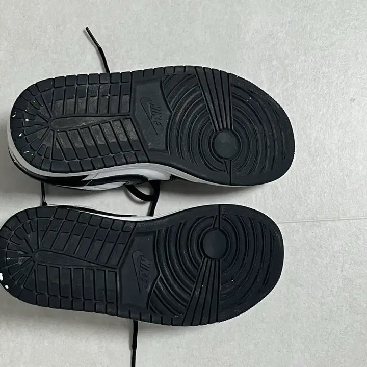 [SOLD OUT] 나이키 덩크 로우 블랙 화이트 검흰 범고래 돌고래 240