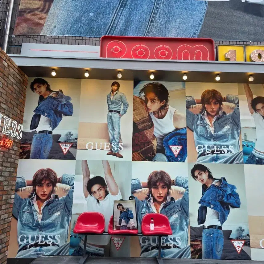 [SOLD OUT] 게스 현진 화보집 키링 게스 팝업 룸 1981