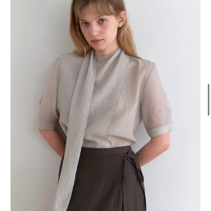 [SOLD OUT] 루그너 아르덴 썸머 블라우스 라이트 그레이 하객룩 출근룩