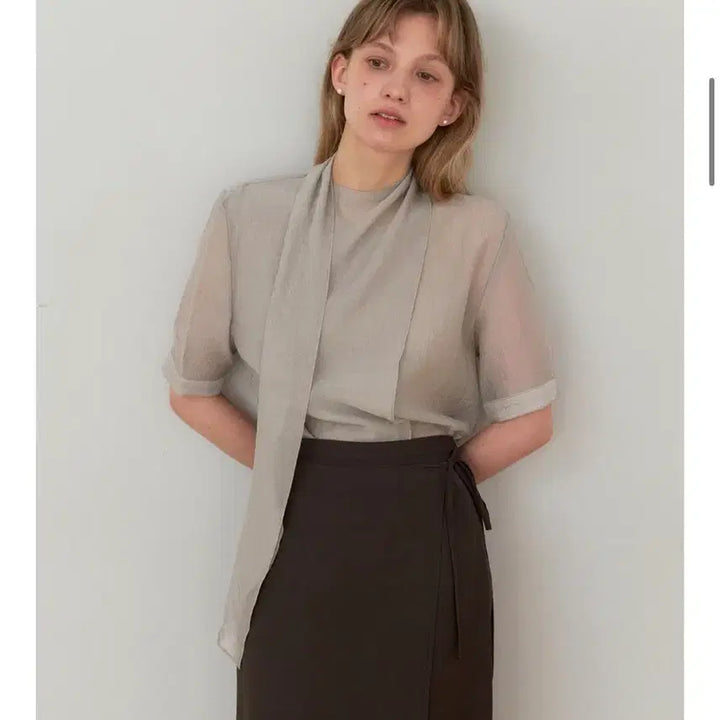 [SOLD OUT] 루그너 아르덴 썸머 블라우스 라이트 그레이 하객룩 출근룩