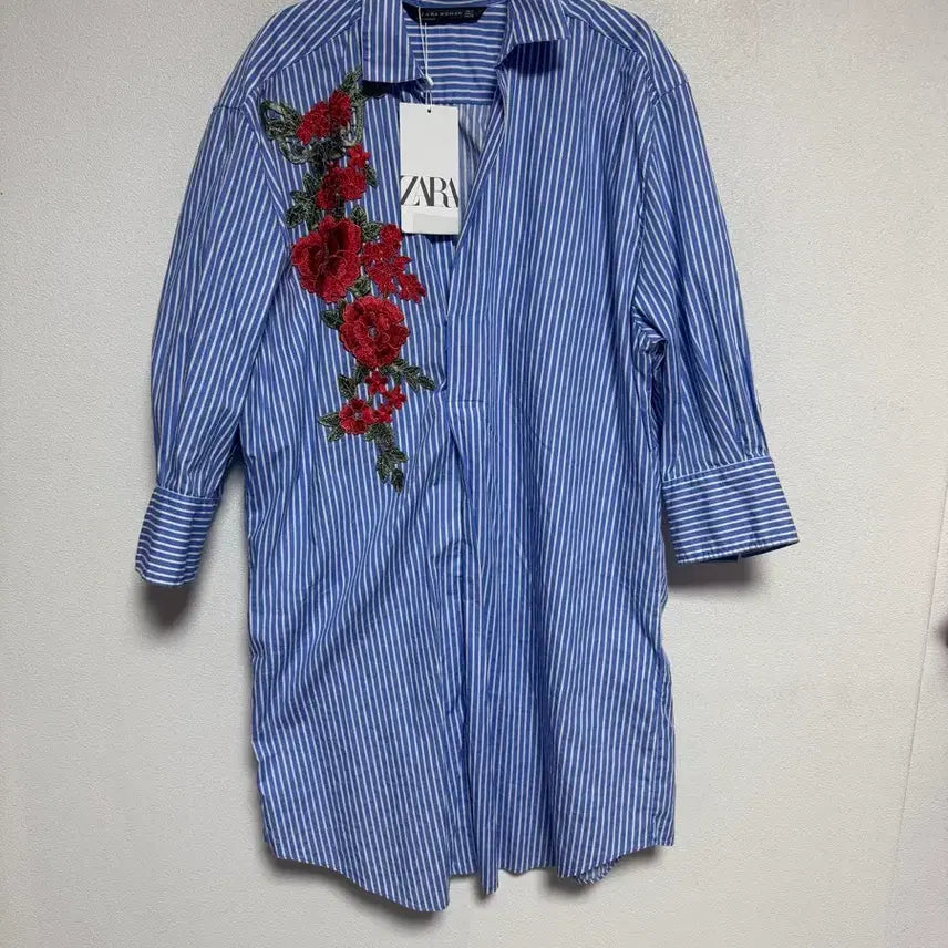 [BUNJANG] Zara Striped Floral Embroidery Shirt / 자라 스트라이프 꽃 자수 셔츠