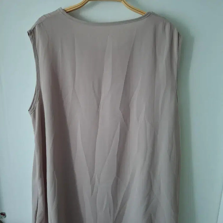 [BUNJANG] Beige Round Neck Sleeveless Blouse / 베이지색 라운드넥 민소매 블라우스566~77