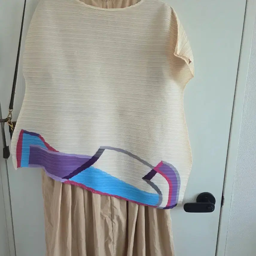 [BUNJANG] Ivory Pleated Short-Sleeve T-Shirt / 아이보리 플리츠 패턴 반팔 티셔츠