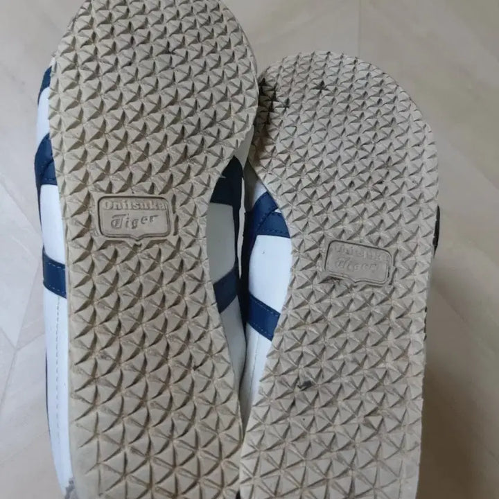 [SOLD OUT] ONITSUKA TIGER  S급 멕시코 66 흰/남 260mm
