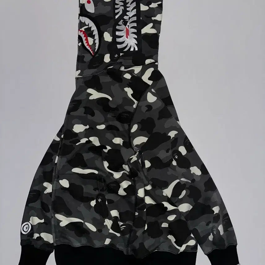 [SOLD OUT] 베이프 샤크 후드집업 카모 L