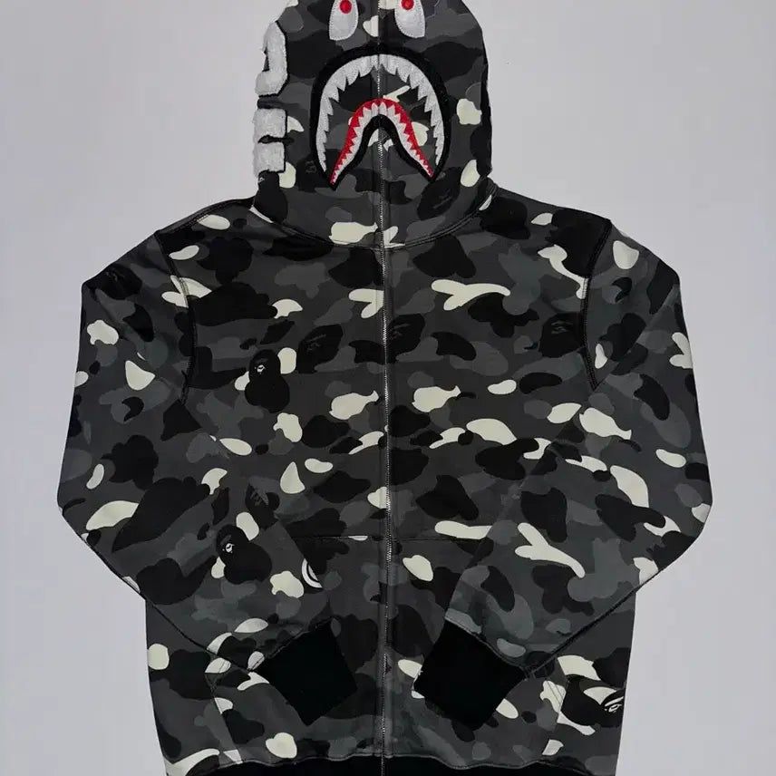 [SOLD OUT] 베이프 샤크 후드집업 카모 L