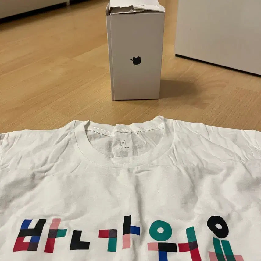 [BUNJANG] Apple Garosugil Store Opening Commemorative T-shirt / 가로수길 애플스토어 오픈기념 티셔츠