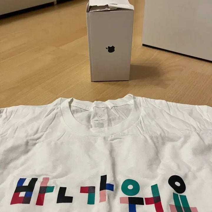 [BUNJANG] Apple Garosugil Store Opening Commemorative T-shirt / 가로수길 애플스토어 오픈기념 티셔츠