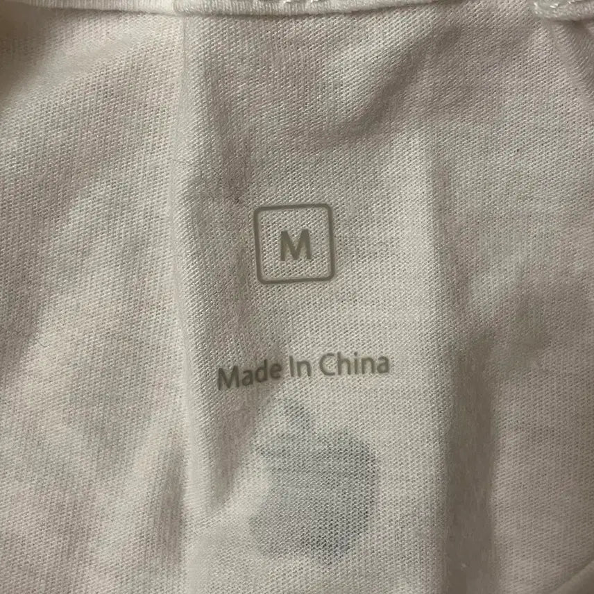 [BUNJANG] Apple Garosugil Store Opening Commemorative T-shirt / 가로수길 애플스토어 오픈기념 티셔츠