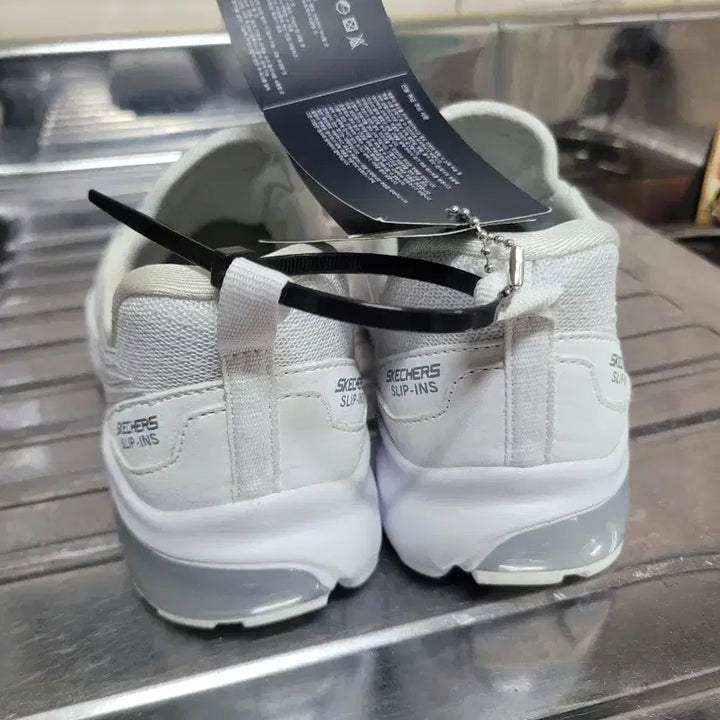 [BUNJANG] Skechers Slip-ins Sneakers White (230) / 스케쳐스 슬립인스 운동화 230 (4L) 화이트