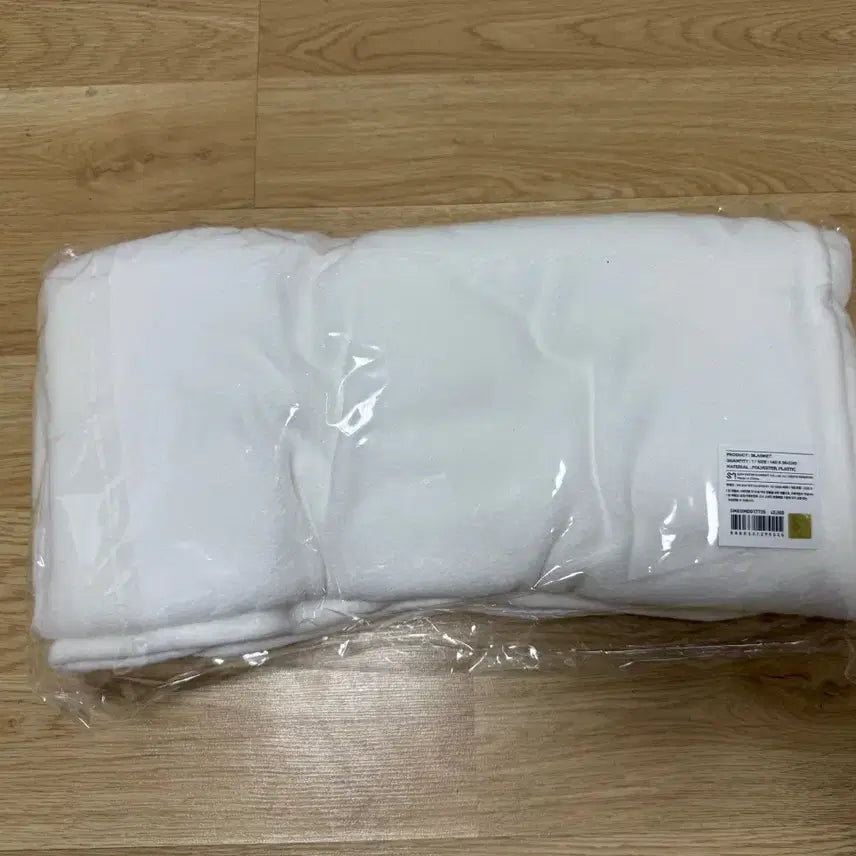 [BUNJANG] NCT 127 Jungwoo Bizidog Blanket MD (Sealed) / NCT 127 정우 팬미팅 MD 비지독 담요 블랭킷 미개봉 새상품