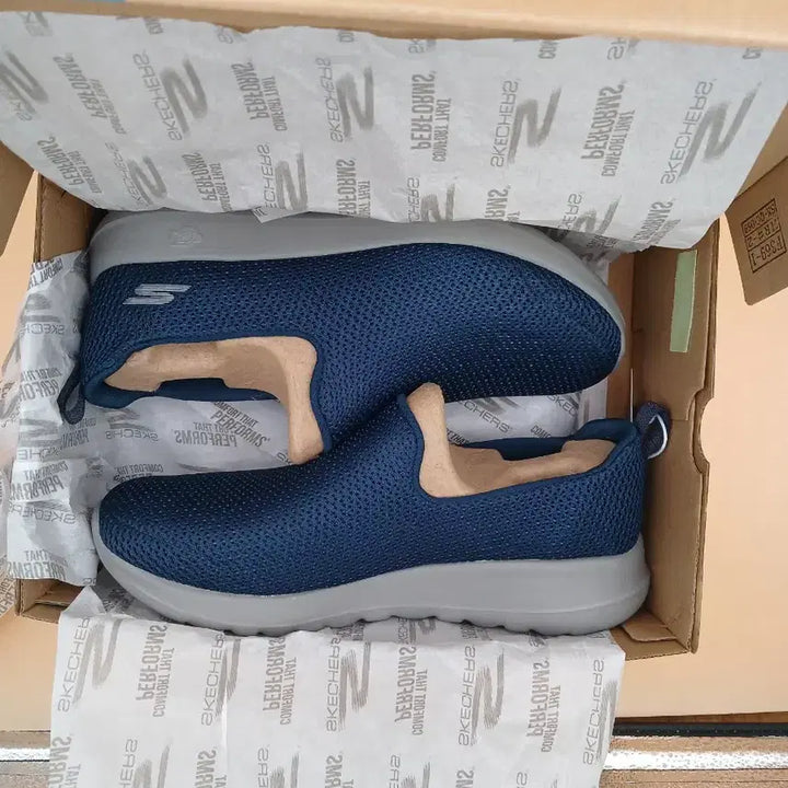 [BUNJANG] Skechers Go Walk Max Slip-On Sneakers (Navy) / 남성 스케쳐스 고워크 맥스 슬립온 스니커즈(네이비 새상품)