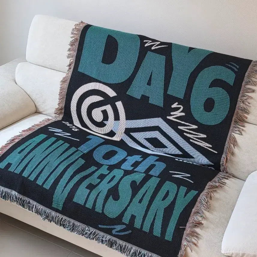 [BUNJANG] DAY6 Umbro Blanket / 데이식스 엄브로 담요 블랭킷