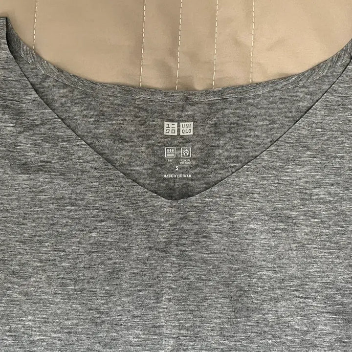 [BUNJANG] Uniqlo Graphic Long Sleeve T-shirt / 유니클로 그래픽 탄탄소재 롱 반팔 티셔츠 M(미착용)