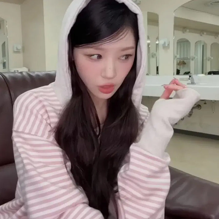 [BUNJANG] The Museum Visitor Stripe Zip-Up Hoodie / 더뮤지엄비지터 스트라이프 집업 후드티