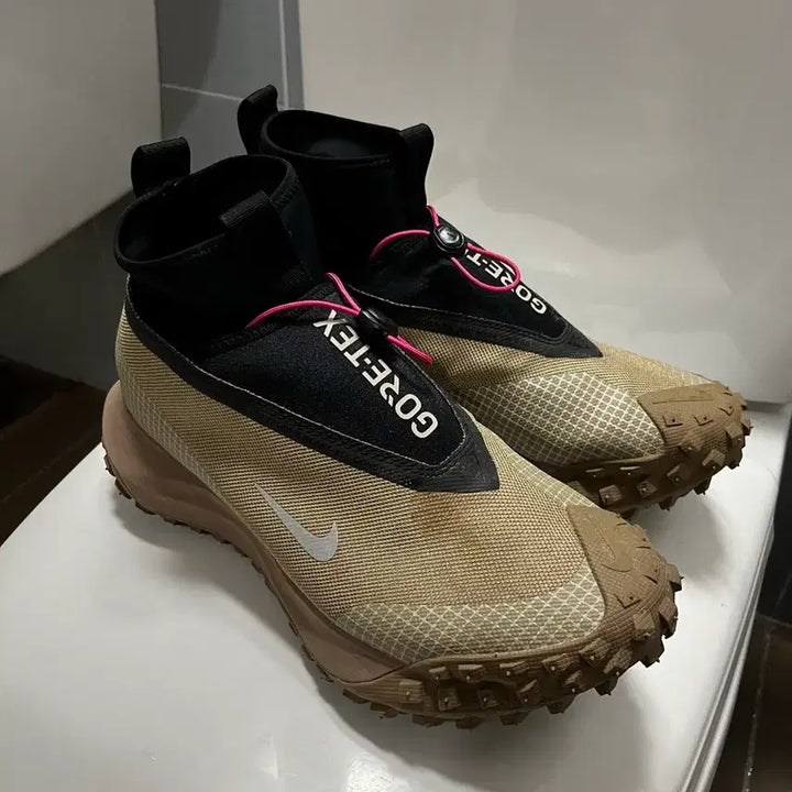[BUNJANG] Nike ACG Fly GORE-TEX Khaki Sneakers / 나이키 acg 플라이 고어텍스 카키 265
