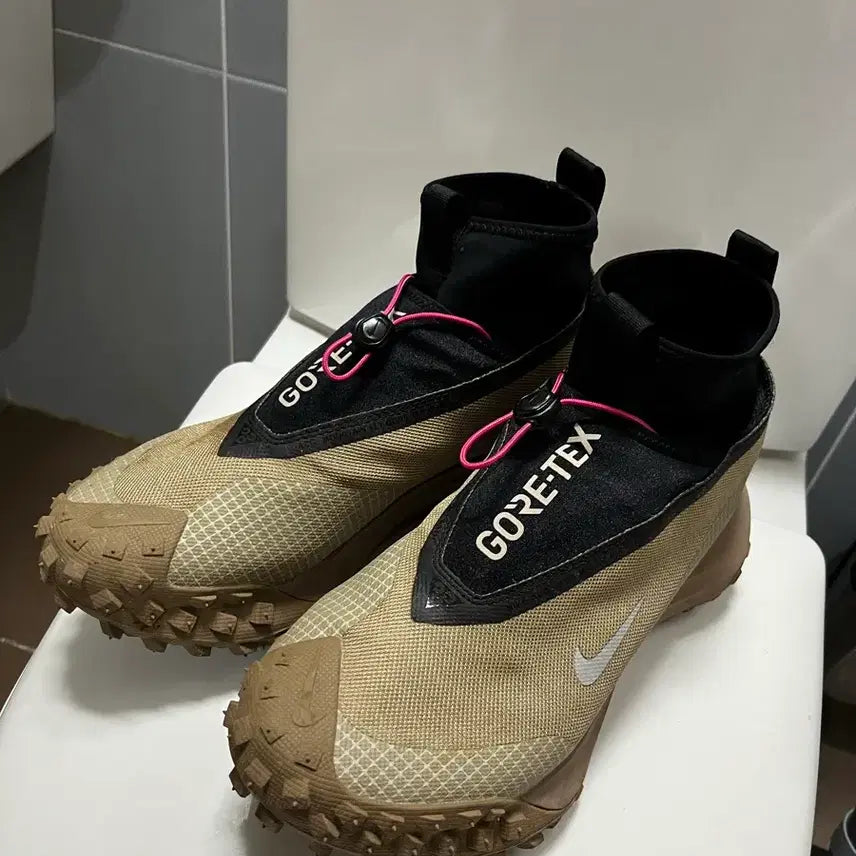 [BUNJANG] Nike ACG Fly GORE-TEX Khaki Sneakers / 나이키 acg 플라이 고어텍스 카키 265