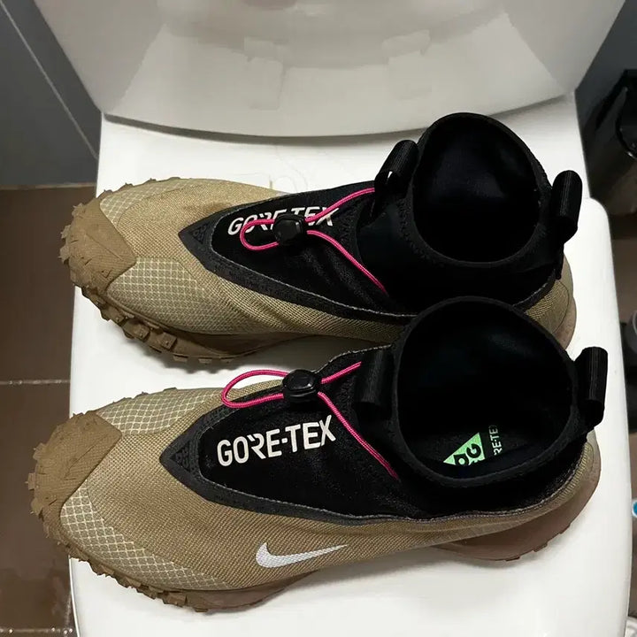 [BUNJANG] Nike ACG Fly GORE-TEX Khaki Sneakers / 나이키 acg 플라이 고어텍스 카키 265