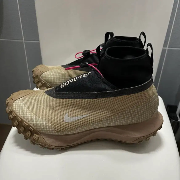 [BUNJANG] Nike ACG Fly GORE-TEX Khaki Sneakers / 나이키 acg 플라이 고어텍스 카키 265