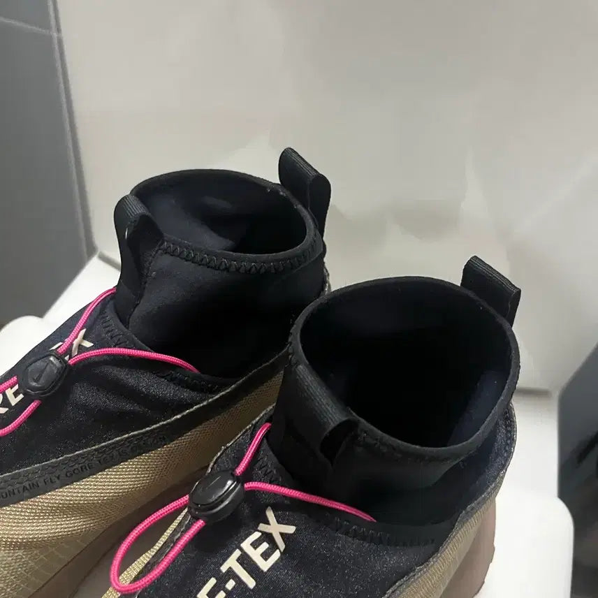 [BUNJANG] Nike ACG Fly GORE-TEX Khaki Sneakers / 나이키 acg 플라이 고어텍스 카키 265