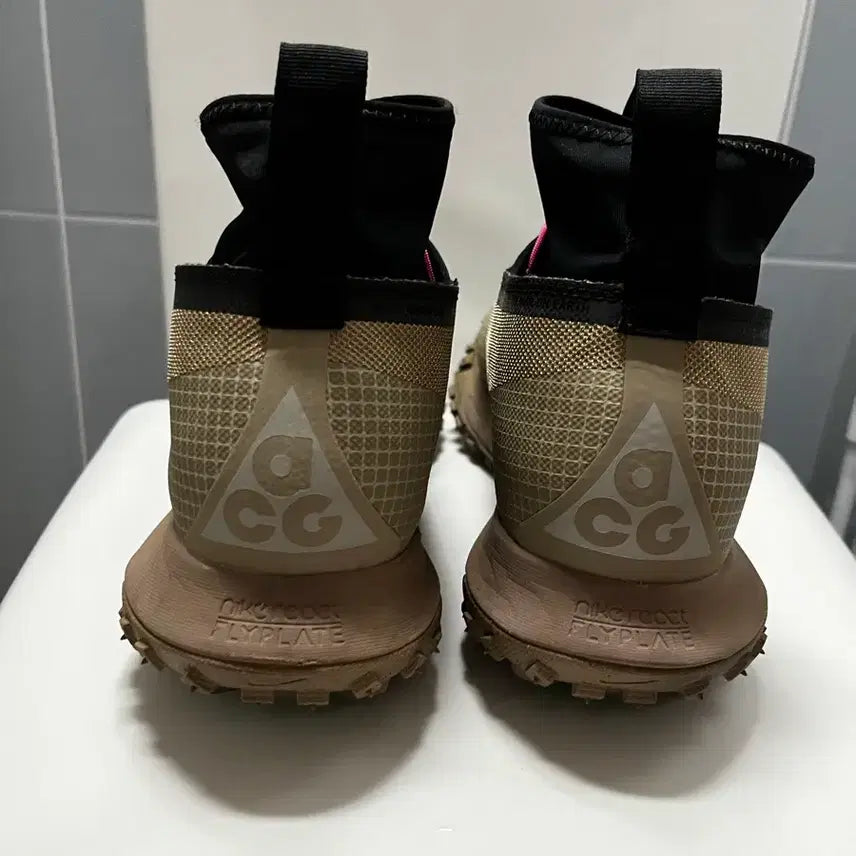 [BUNJANG] Nike ACG Fly GORE-TEX Khaki Sneakers / 나이키 acg 플라이 고어텍스 카키 265