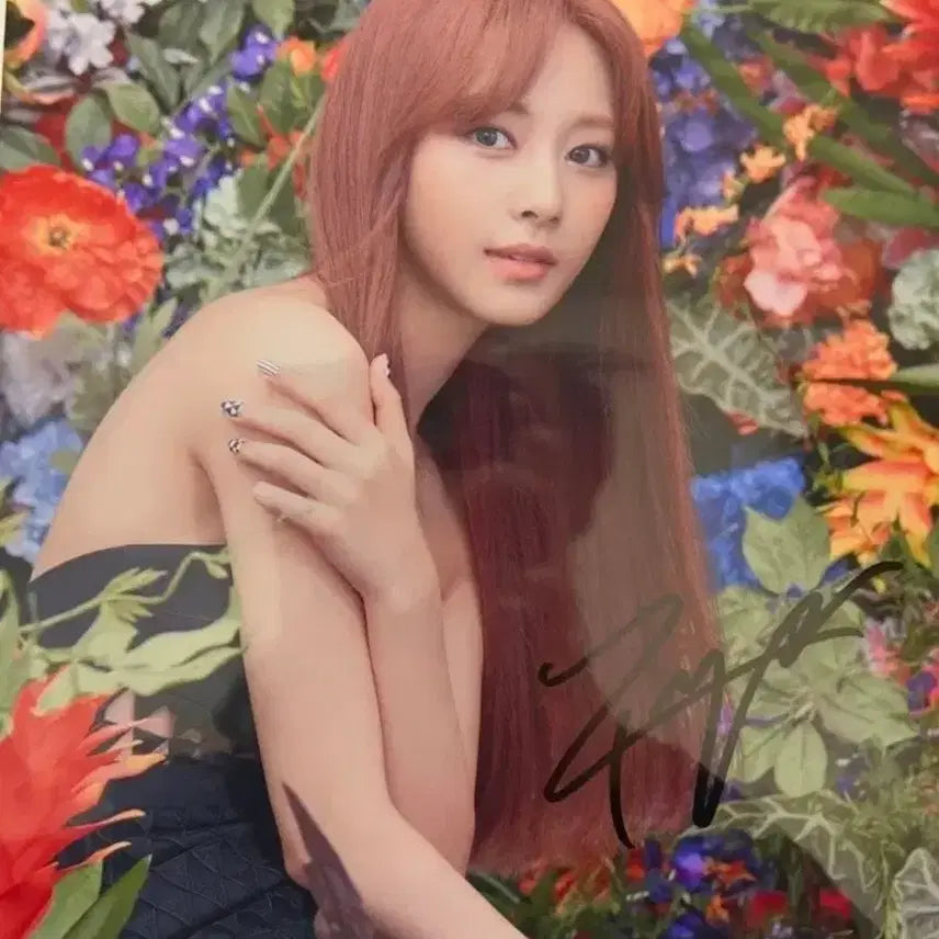 [BUNJANG] TWICE Tzuyu Autographed Photo with Authentication 20x25 / 트와이스 쯔위 친필 사인 20x25 보증서o