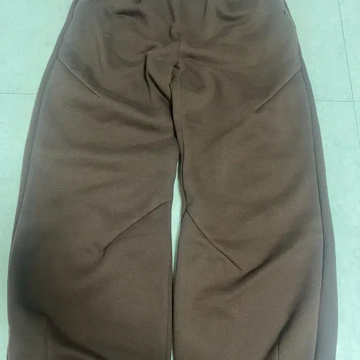 [BUNJANG] The Coldest Moment Sweatpants Brown / 더콜디스트모먼트 스웻팬츠 브라운