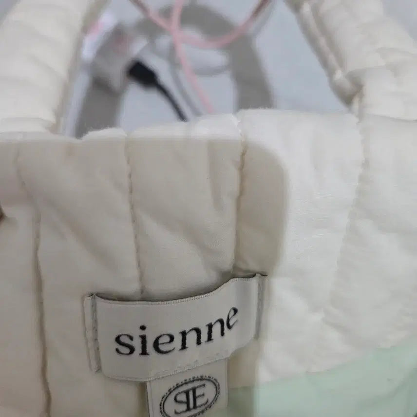 [BUNJANG] Sienne Padded Bag / 시엔느  패딩백