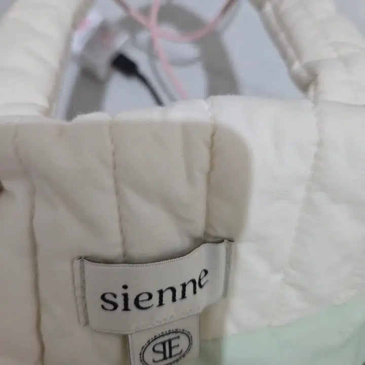 [BUNJANG] Sienne Padded Bag / 시엔느  패딩백