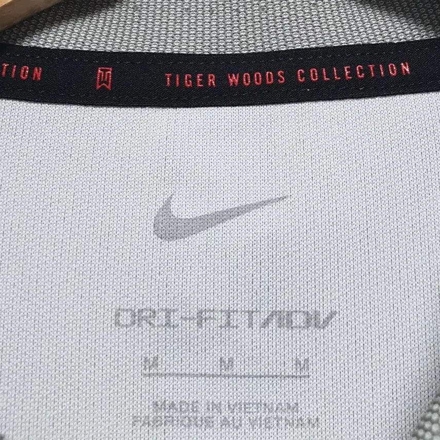[BUNJANG] Nike Tiger Woods Collection Functional Short-Sleeve Polo Shirt / 나이키 골프 타이거우즈 컬렉션 기능성 반팔 카라티 100사이즈