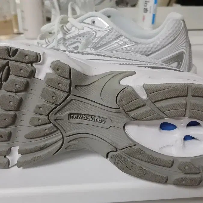 [BUNJANG] New Balance 740 Sneakers / 뉴발란스740