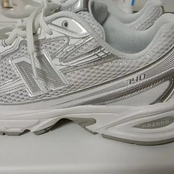 [BUNJANG] New Balance 740 Sneakers / 뉴발란스740