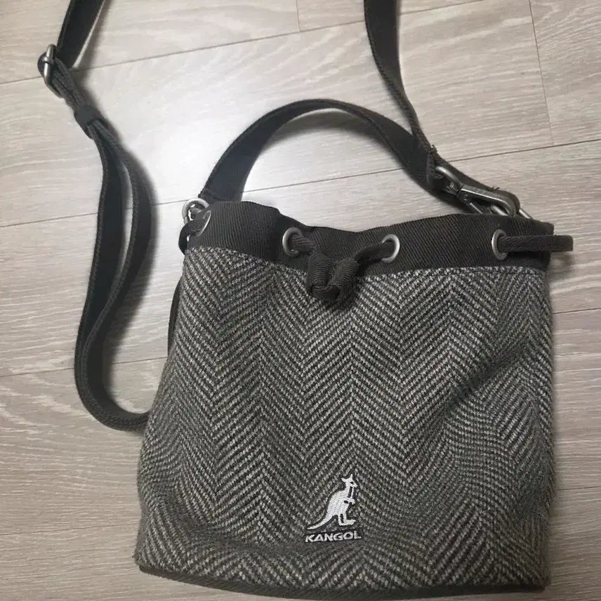 [BUNJANG] Kangol Herringbone Bucket Bag / 캉골 헤링본 버킷백