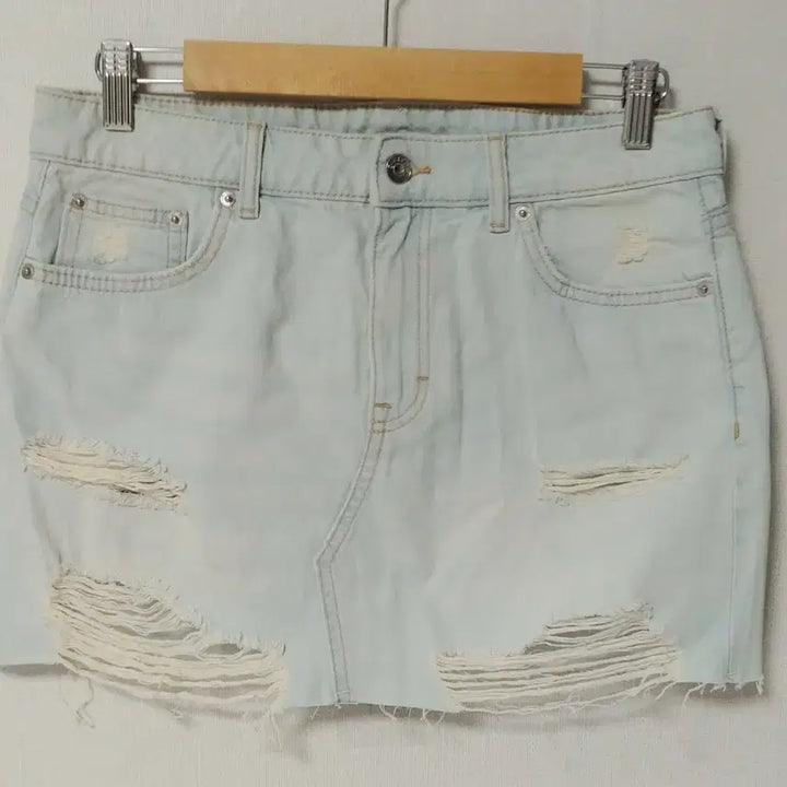 [BUNJANG] H&amp;M Divided Vintage Light Wash Denim Mini Skirt / H&amp;M 디바이디드 빈티지 연청 데님 미니스커트