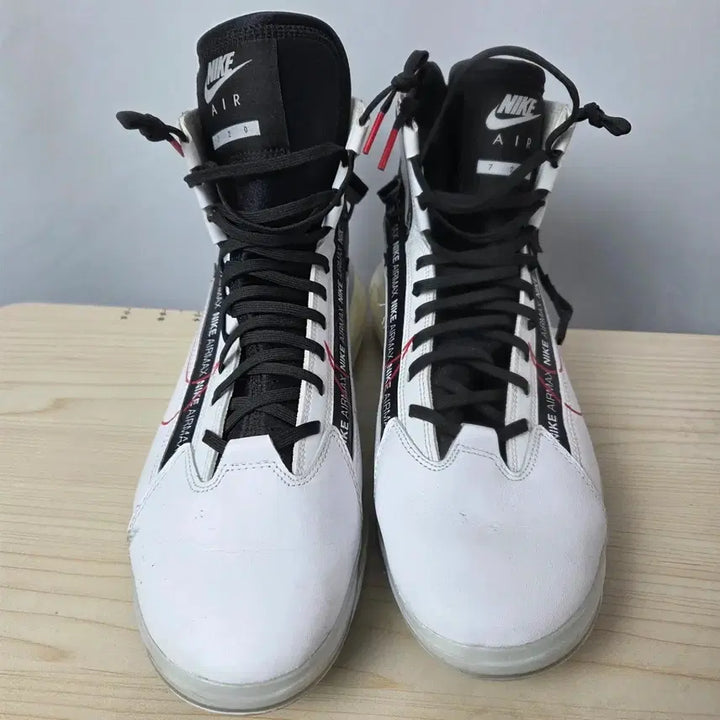 [BUNJANG] Nike Air Max 720 Saturn White Black University Red Sneakers / 290 나이키 에어 맥스 720 새턴 화이트 블랙 유니버시티 레드 운동화