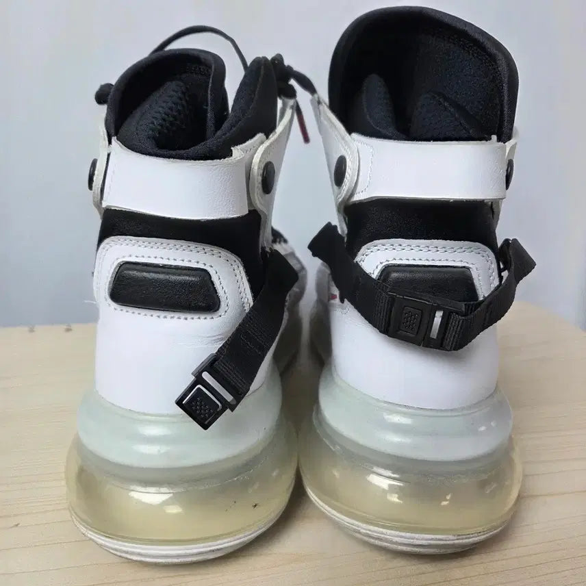 [BUNJANG] Nike Air Max 720 Saturn White Black University Red Sneakers / 290 나이키 에어 맥스 720 새턴 화이트 블랙 유니버시티 레드 운동화